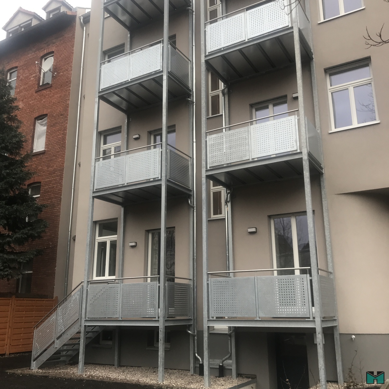 Balkongeländer - e7d491e8-9fdb-4e81-ad4f-60288541f0dd