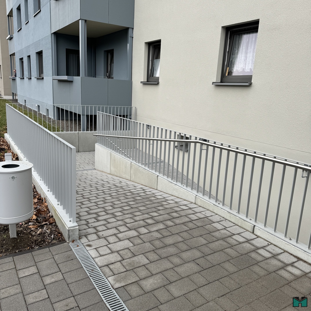 Geländer und Handläufe - 6a4a65b1-eb8f-4f89-b165-3aa654e3e5bb